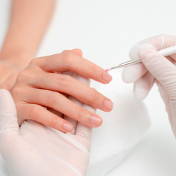 MANOS REPARACIÓN UÑA